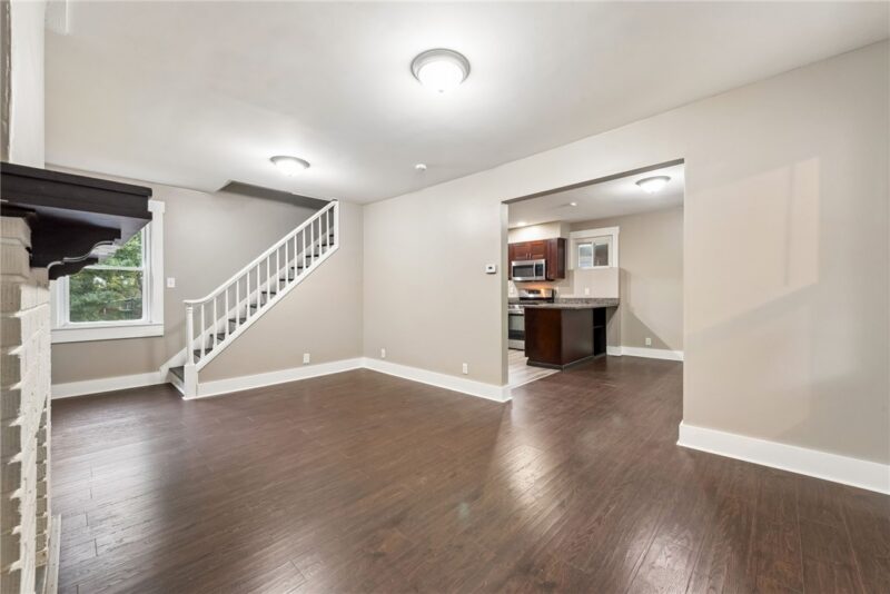 2240 Manor Ave — photo 7