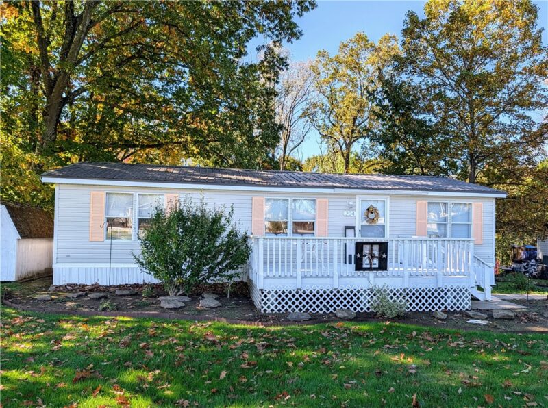 204 Peach Ct — photo 2
