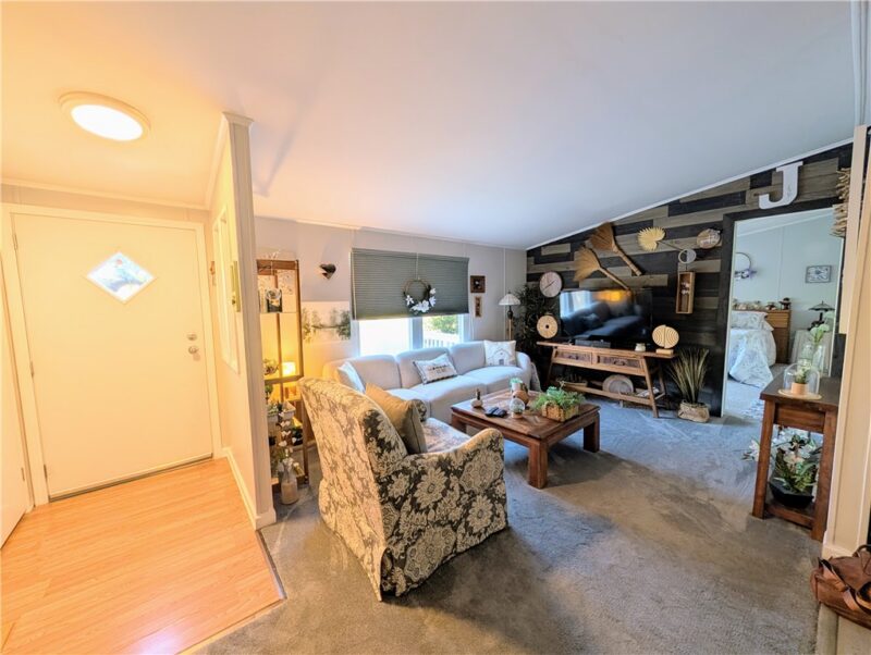 204 Peach Ct — photo 6