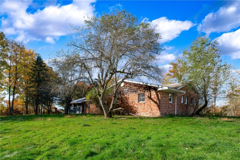 1489 W Sunbury Rd — photo 3