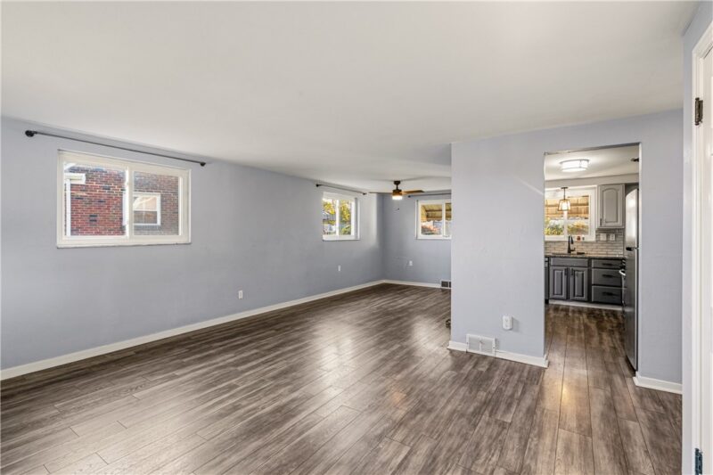 654 Northcrest Dr — photo 6
