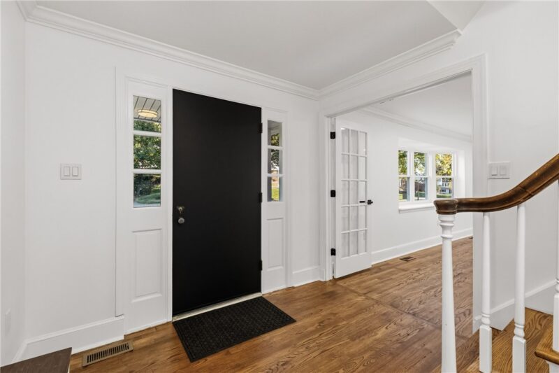 3822 Burnaby Dr — photo 2