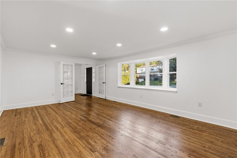 3822 Burnaby Dr — photo 3
