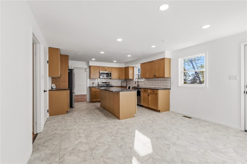 3822 Burnaby Dr — photo 8