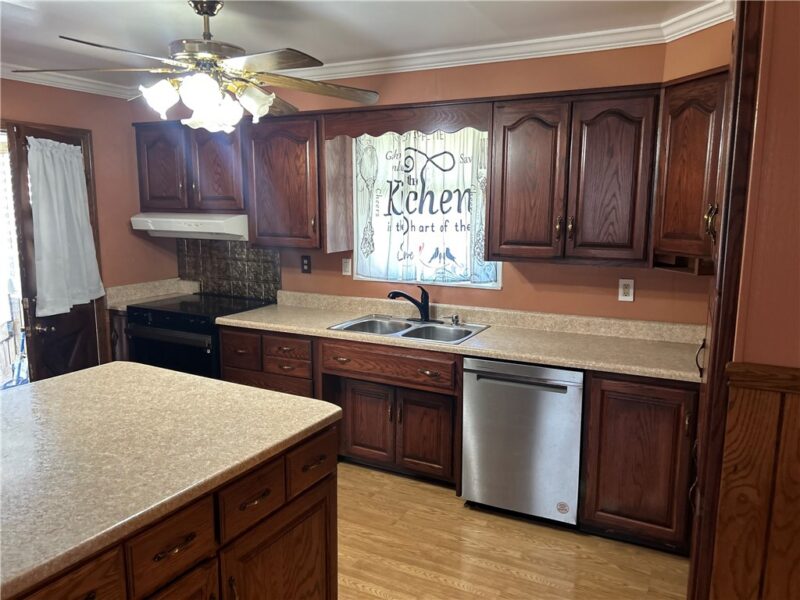 718 E Reynolds St — photo 3