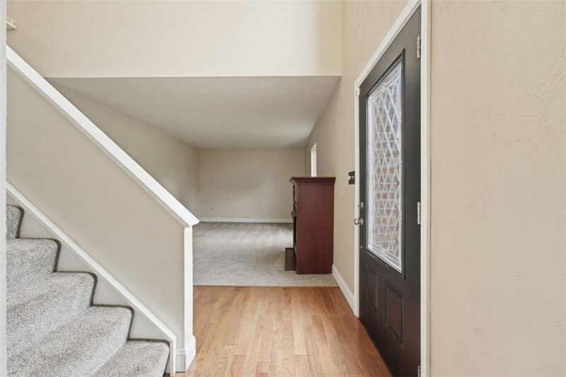 328 Whitney Chase Ln — photo 4
