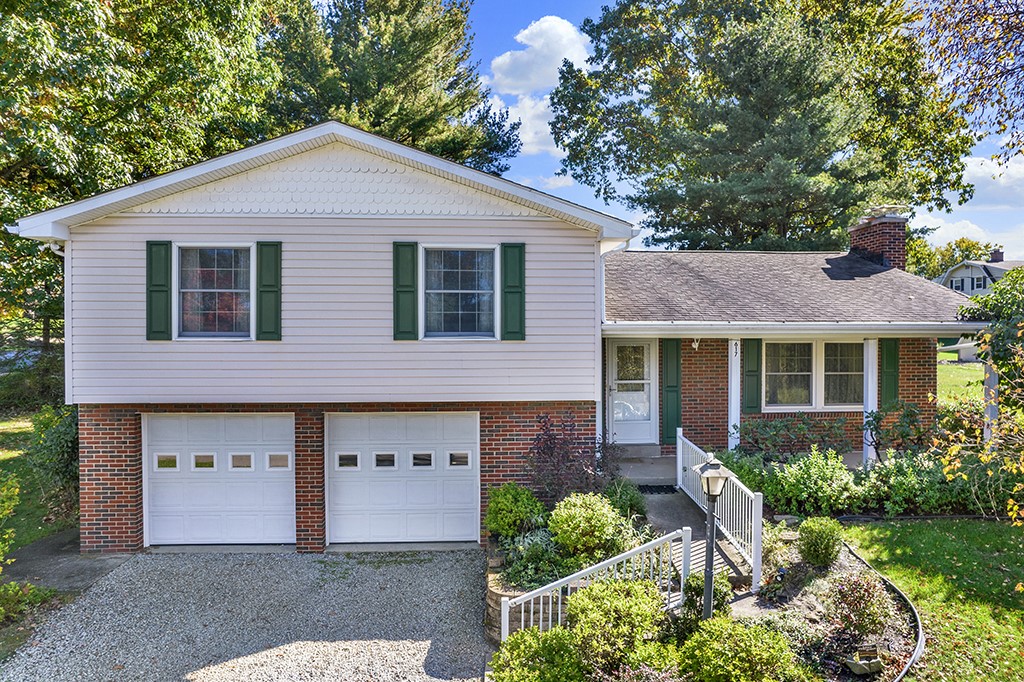 617 Woodburn Ln — photo 1