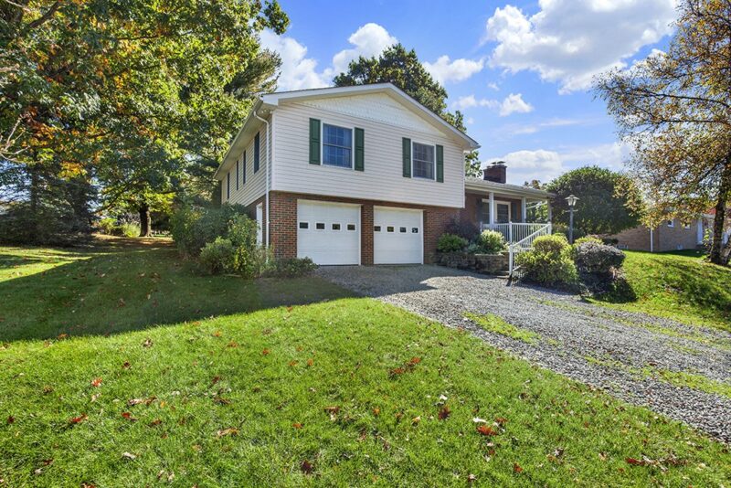 617 Woodburn Ln — photo 2