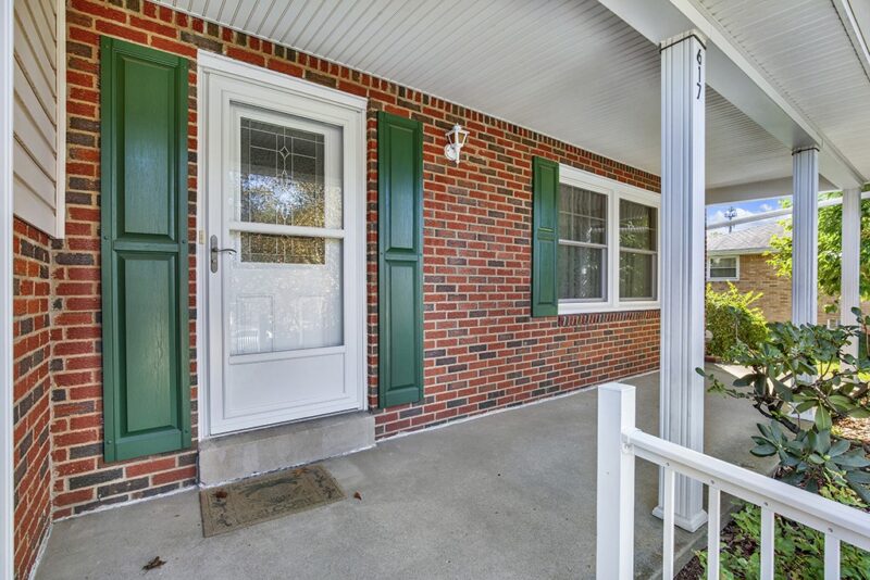 617 Woodburn Ln — photo 3