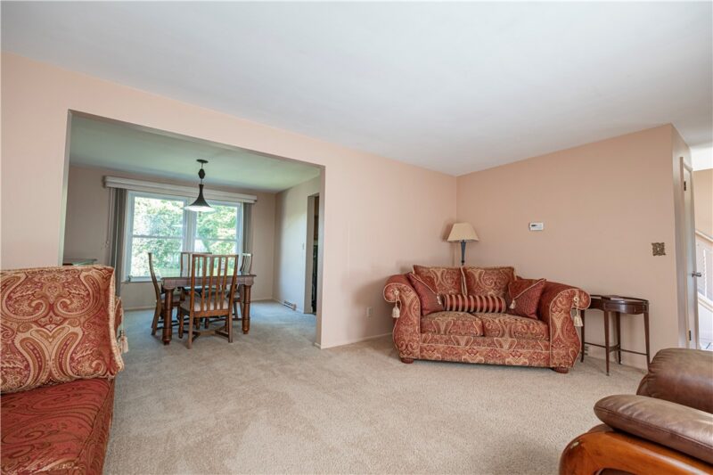 105 Ardennes Court — photo 3