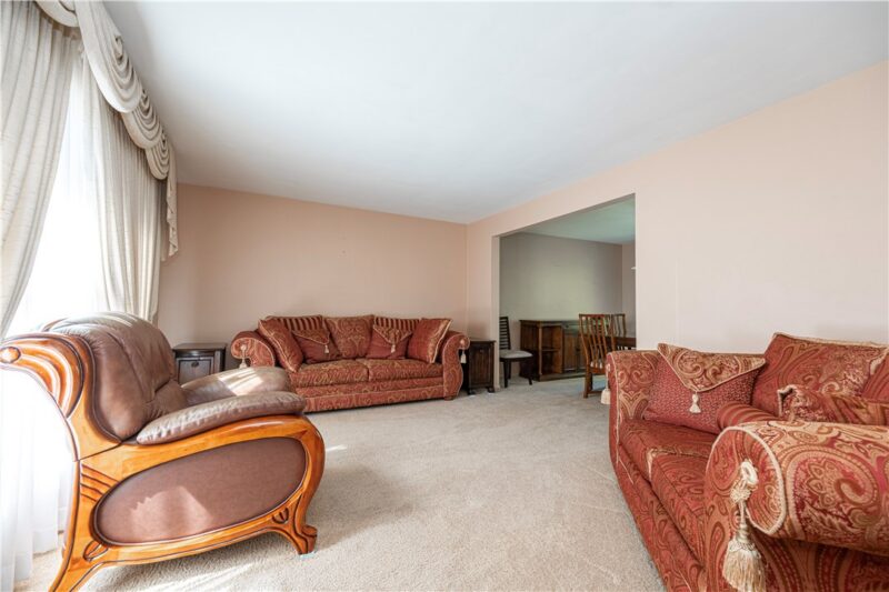 105 Ardennes Court — photo 4