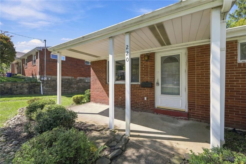 220 Noel Dr — photo 3
