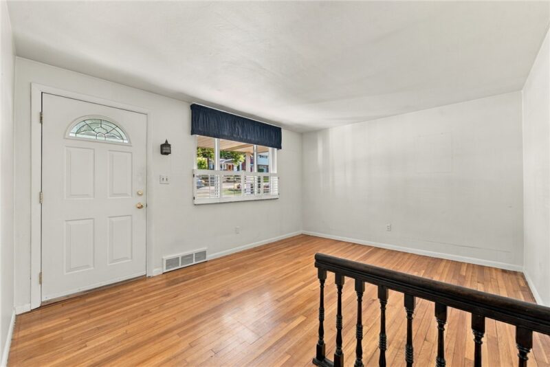220 Noel Dr — photo 5