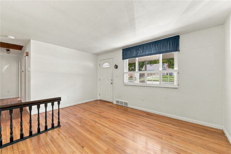 220 Noel Dr — photo 6