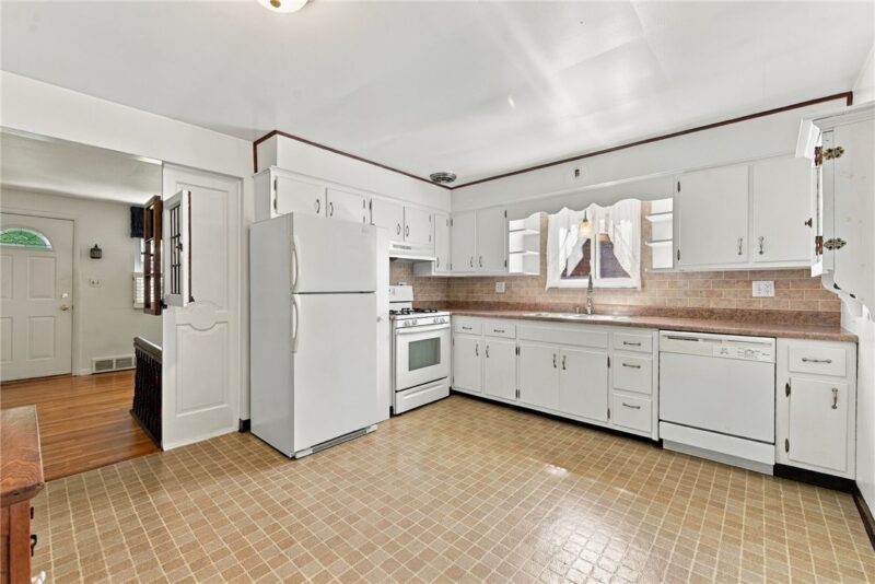 220 Noel Dr — photo 8