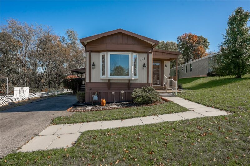 123 Pembrooke Dr — photo 2