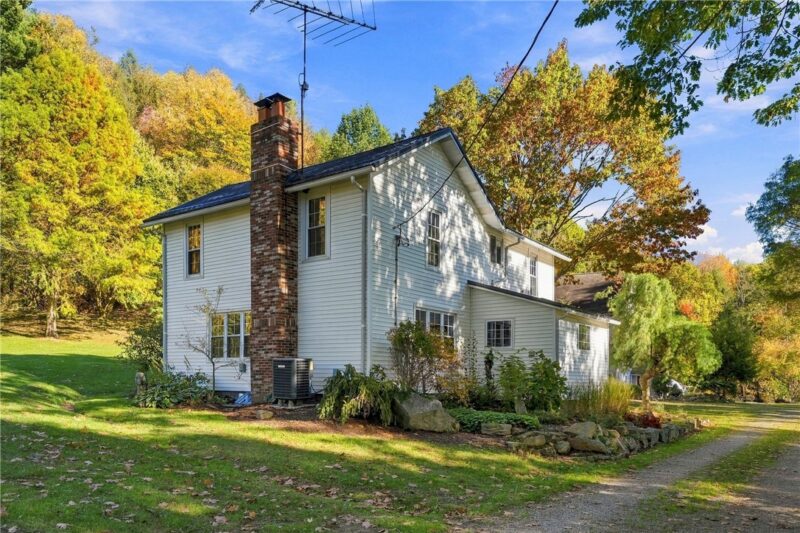 160 Steckler Rd — photo 3