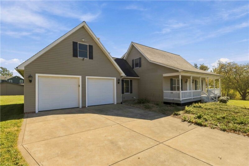 242 Rebecca Dr — photo 2