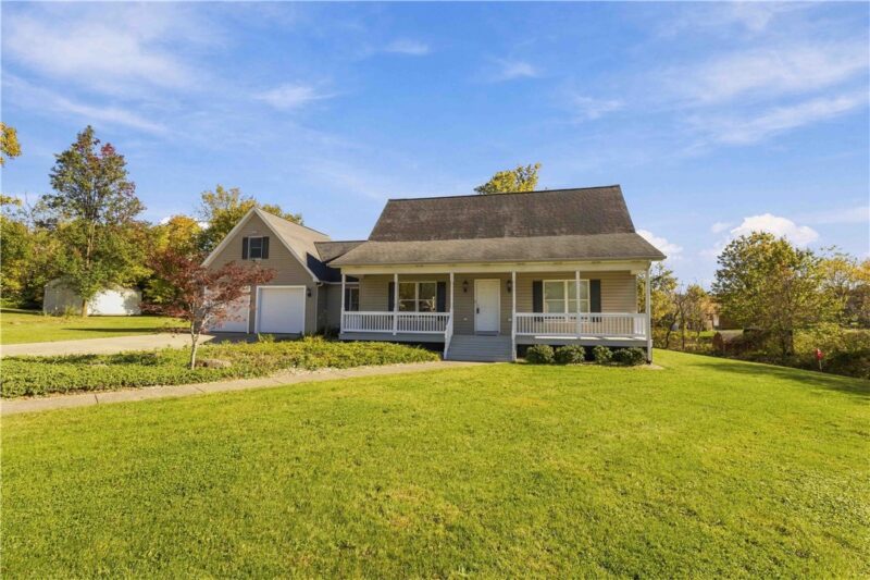 242 Rebecca Dr — photo 3