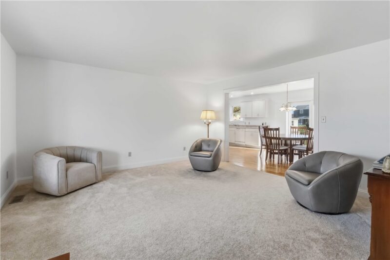 242 Rebecca Dr — photo 4