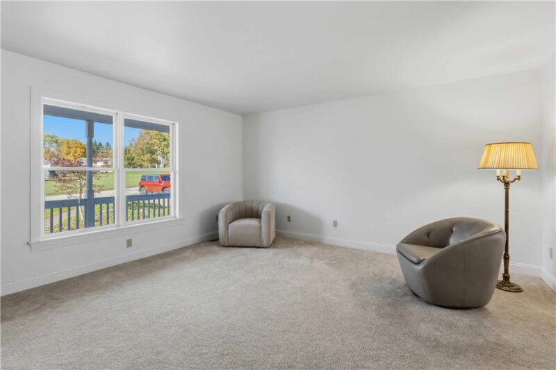242 Rebecca Dr — photo 5