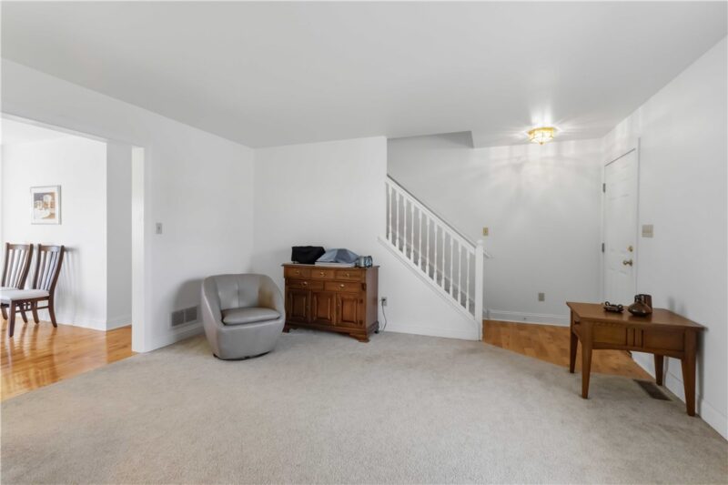 242 Rebecca Dr — photo 6