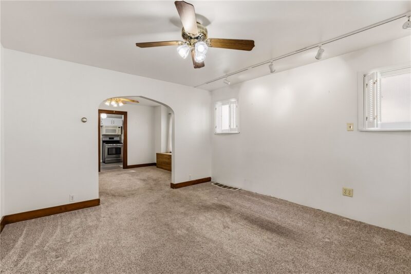 947 Center Ave — photo 5