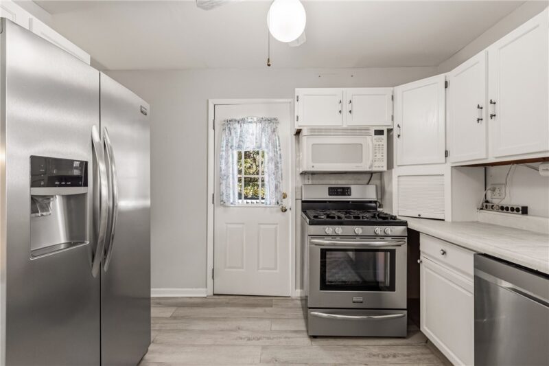 947 Center Ave — photo 8