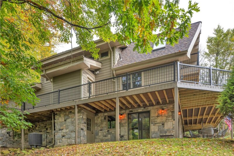 138 Heathercroft Dr — photo 3