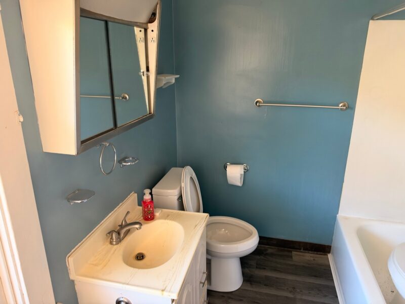 423 Center AVENUE — photo 8