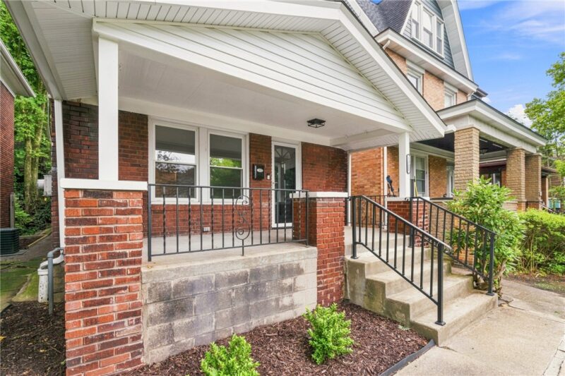 2313 Tilbury Ave — photo 2