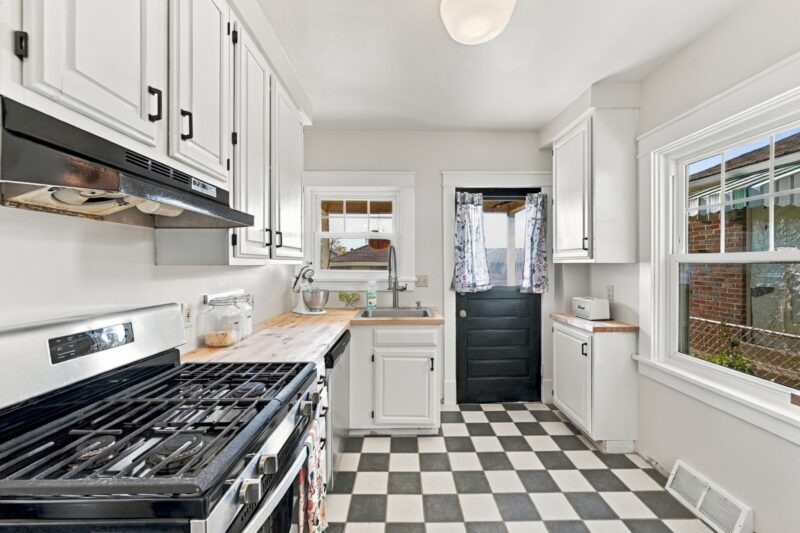 816 Bayridge AVENUE — photo 8