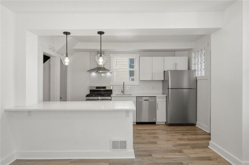 2435 Perry St — photo 4