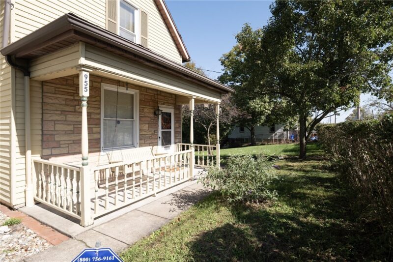 955 Ewing St — photo 4