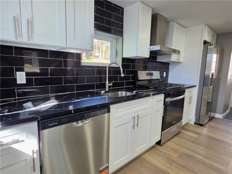 423 Fox Hill St — photo 8