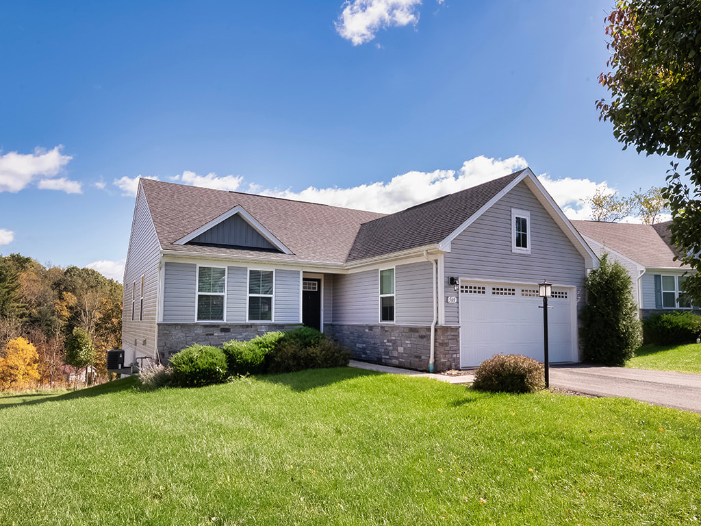 560 Birch DRIVE — photo 1