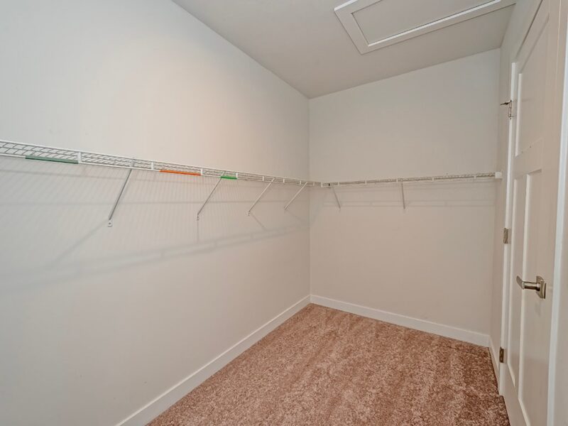 560 Birch DRIVE — photo 8
