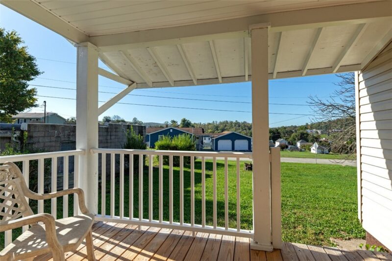 1211 Lawn Ave — photo 6