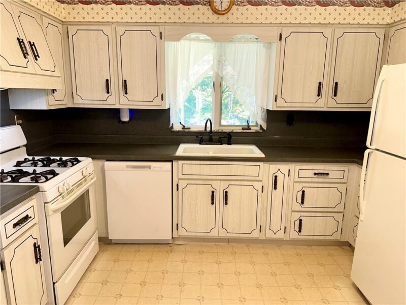 135 Dartmouth Way — photo 2