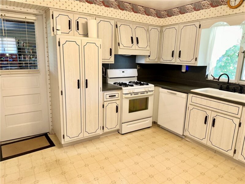 135 Dartmouth Way — photo 4