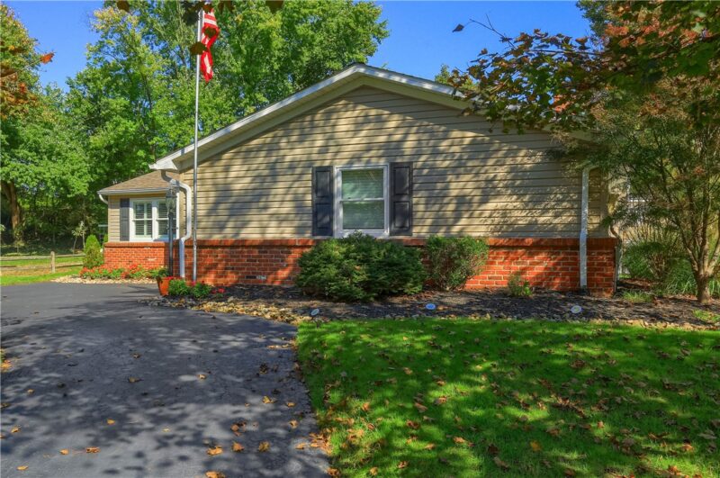 2043 Aldergrove Dr — photo 3