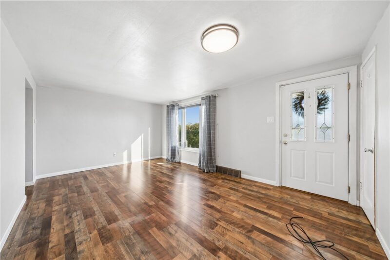 112 Creston Dr — photo 2