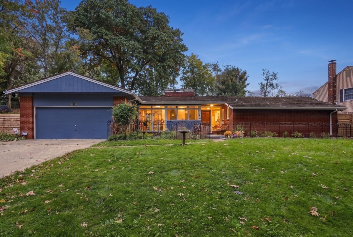 254 Twin Hills DRIVE — photo 1