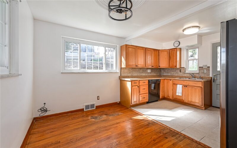 1713 Center Ave — photo 8