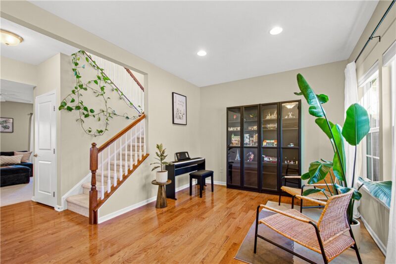 2109 Majestic Dr — photo 2