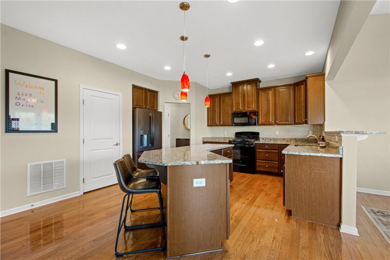 2109 Majestic Dr — photo 6