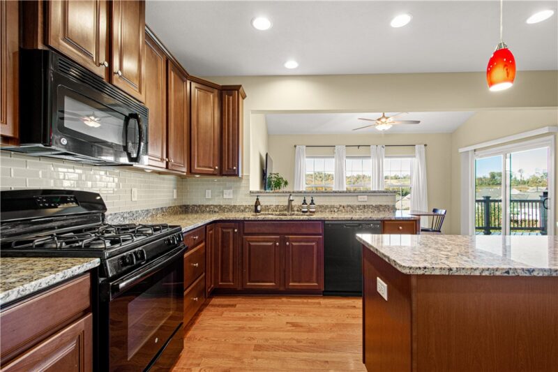 2109 Majestic Dr — photo 8