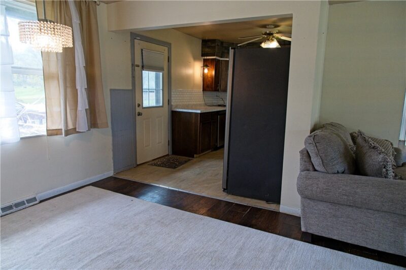 12 Dolly ave — photo 8