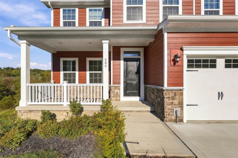 589 Blackrock Blvd — photo 2