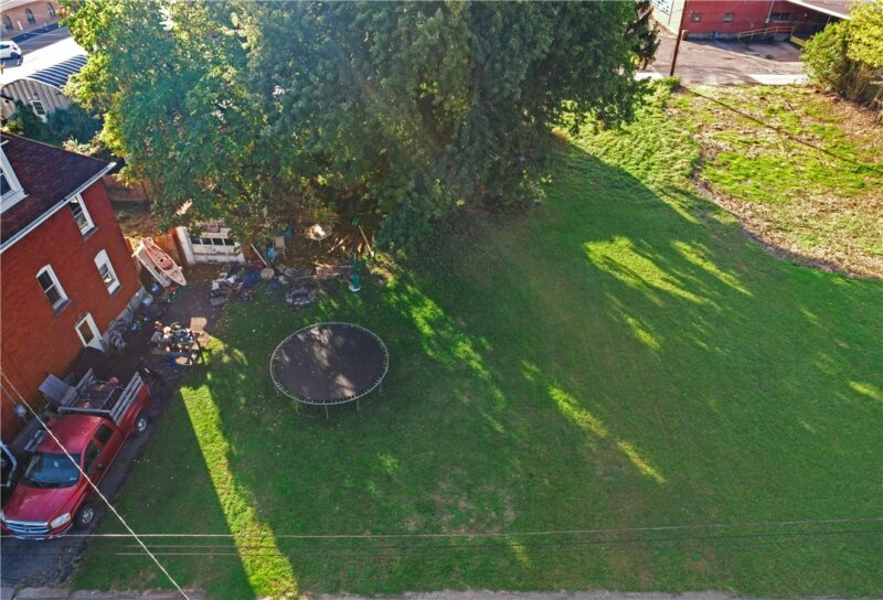 1112 Mcintire Way — photo 8